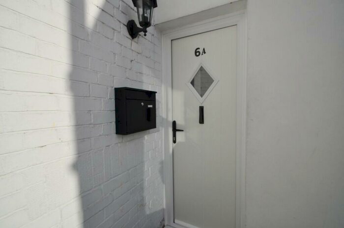 1 Bedroom Flat To Rent In Benfleet, Essex, SS7