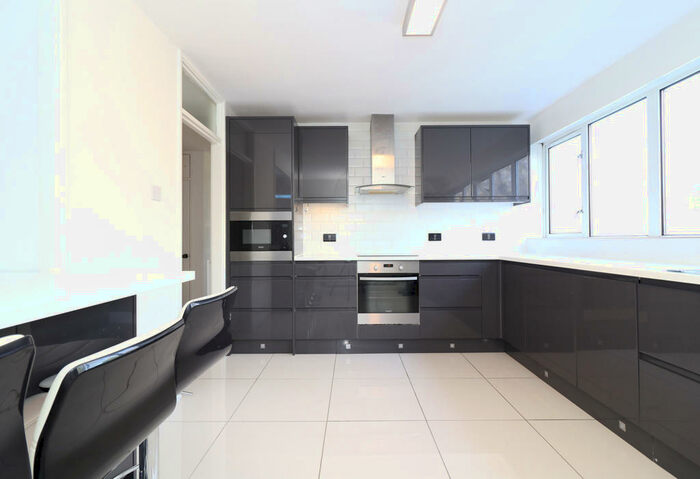 2 Bedroom Flat To Rent In Glamis House, Brentwood, Essex, CM14
