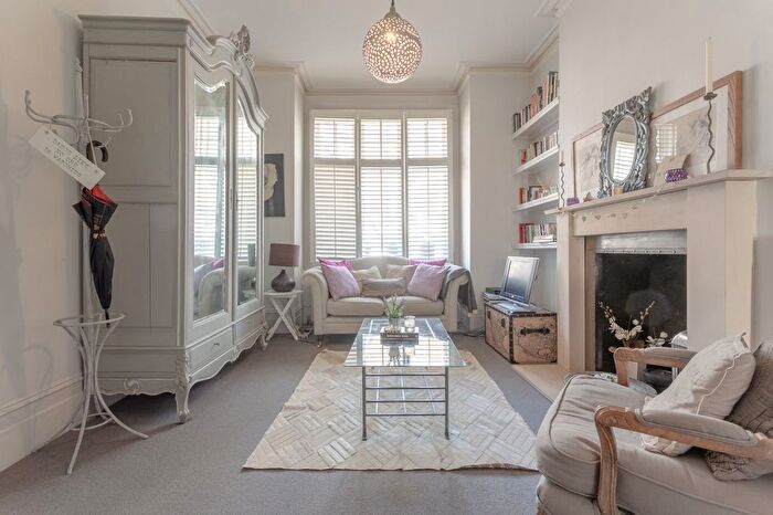 1 Bedroom Flat To Rent In Battersea, SW8