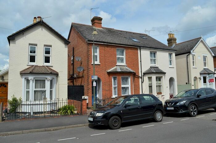 1 Bedroom Flat To Rent In Elmgrove Road, Weybridge, KT13