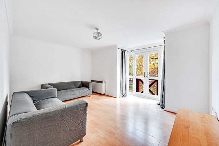 2 Bedroom Flat To Rent In Bramber Court, Sterling Place, TW8