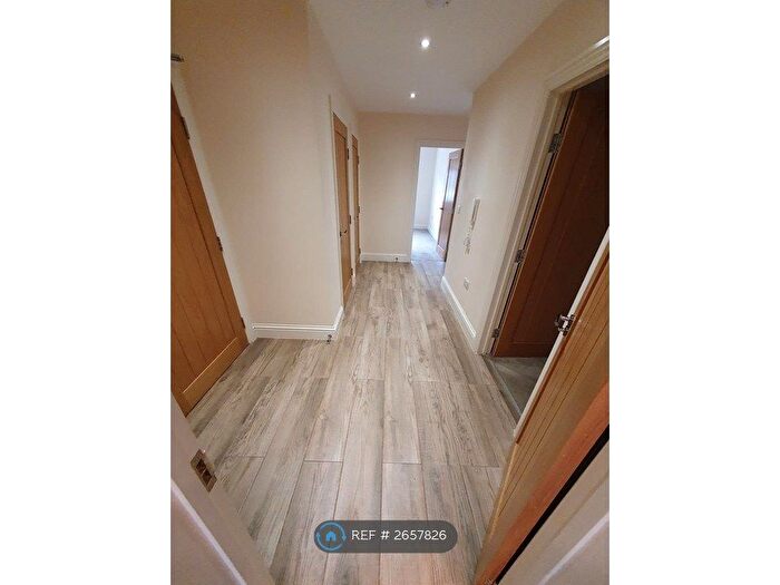 2 Bedroom Flat To Rent In Daanish Court, Maidenhead, SL6