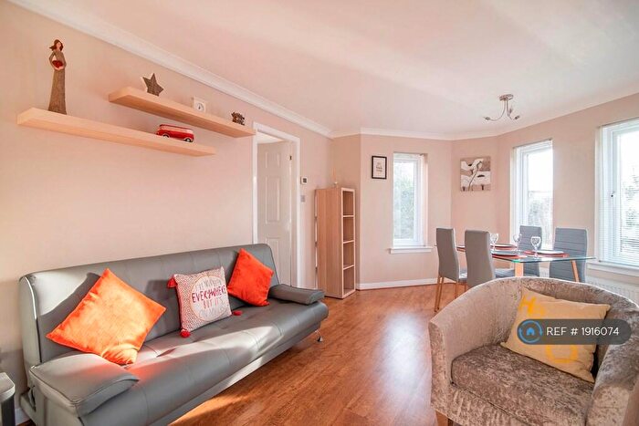 1 Bedroom Flat To Rent In St. Peters Street, Glasgow, G4