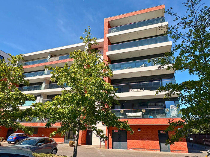 2 Bedroom Apartment For Sale In Selkirk House, Newbury, RG14
