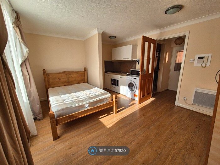 Studio To Rent In Aldersgate Court, London, EC1A