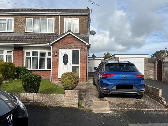 3 Bedroom Property For Sale In Cherry Tree Road, Bradley, LL11