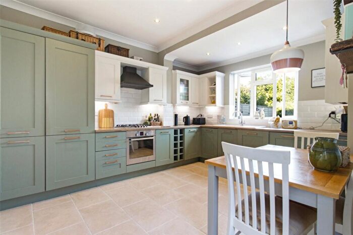 2 Bedroom Apartment For Sale In Palmerston Road, London, N22