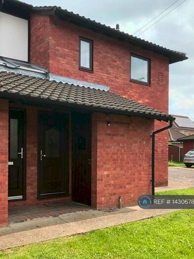 1 Bedroom Flat To Rent In Mallow Gardens, Billericay, CM12