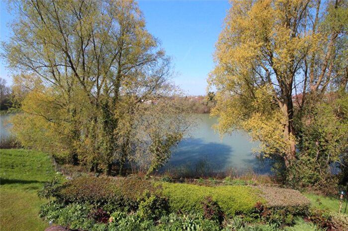 3 Bedroom Apartment For Sale In Watership Drive, Ringwood, BH24