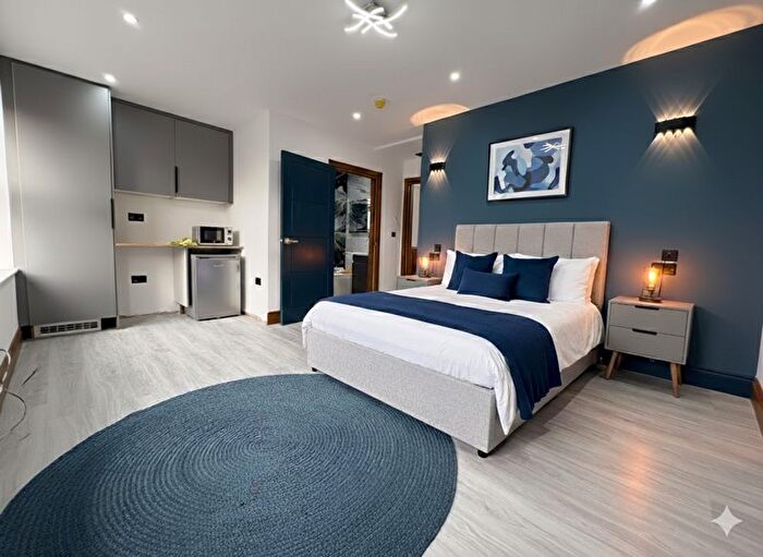 10 Bedroom Semi Detached House To Rent In Warwick Road, Southall, UB2