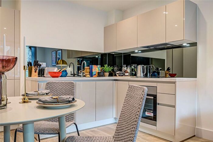 1 Bedroom Flat To Rent In Windsor House, Fairfield Avenue, TW18