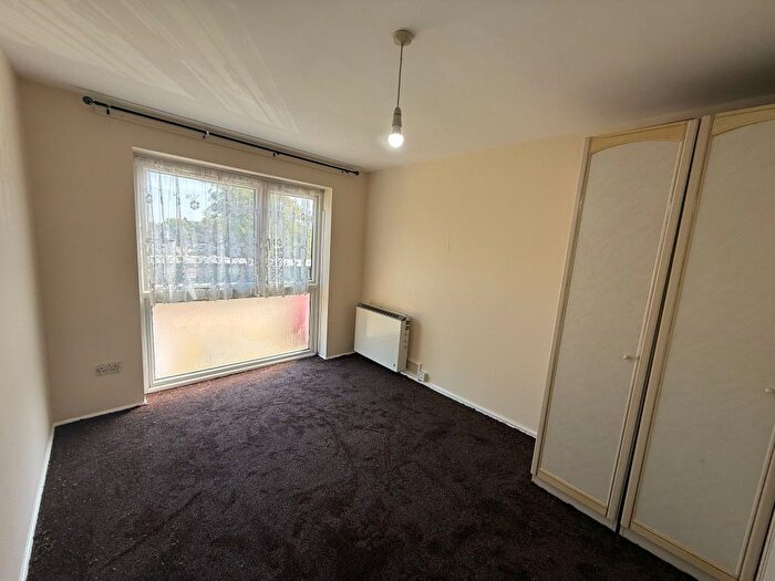 2 Bedroom Flat To Rent In Dellow Close, Ilford, IG2