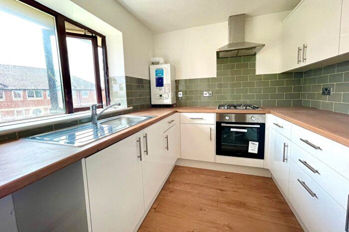 2 Bedroom Flat To Rent In Rye Court, SL1