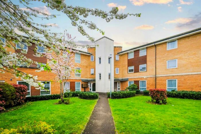 1 Bedroom Flat For Sale In Ashton Court, Chingford, E4