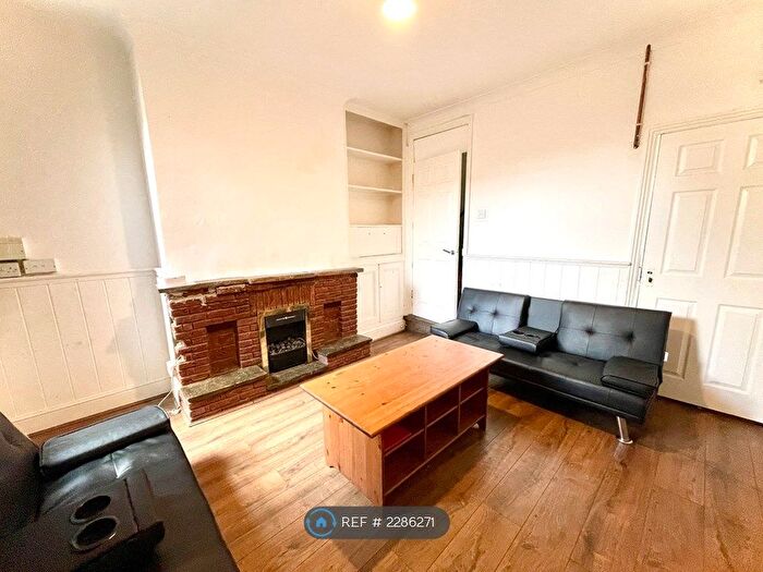 3 Bedroom Terraced House To Rent In Lockhurst Lane, Coventry, CV6