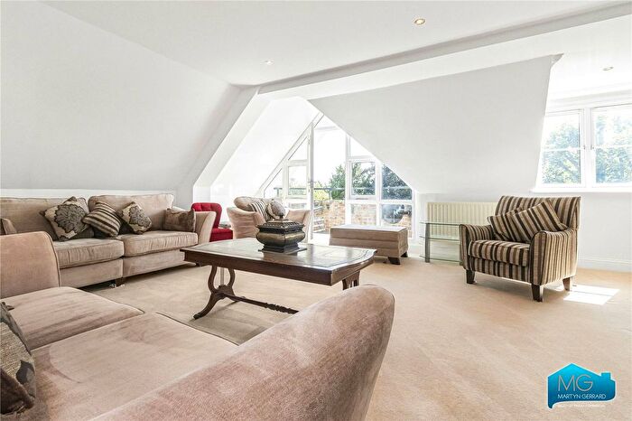 3 Bedroom Flat To Rent In Bycullah Road, Enfield, EN2