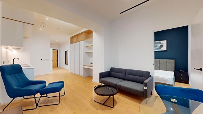 1 Bedroom Flat To Rent In Great West Road, Brentford, TW8