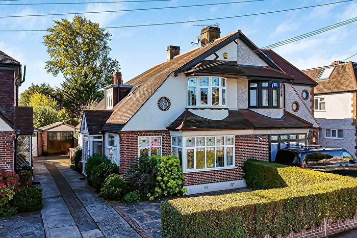 4 Bedroom House For Sale In Silverthorn Gardens, Chingford, E4