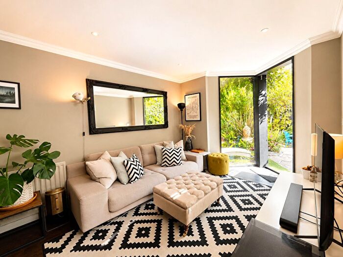 2 Bedroom Flat For Sale In Leathwell Road, London, SE8