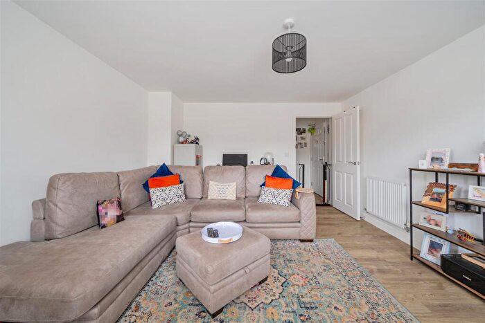 2 Bedroom Apartment For Sale In Rawlings Close, Compass Point, Swanage, BH19 - Photo 7