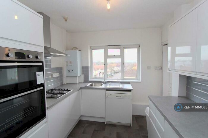 3 Bedroom Flat To Rent In Tennyson House, New Malden, KT3
