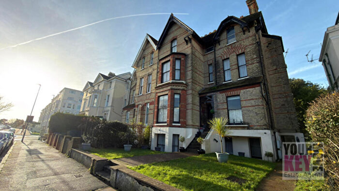 3 Bedroom Flat For Sale In Castle Hill Avenue, Folkestone, Kent, CT20