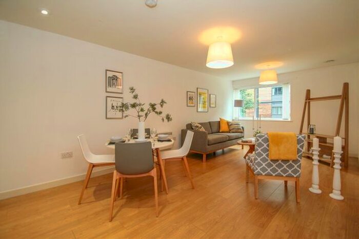 1 Bedroom Flat To Rent In Lexington Court, Broadway, Salford, M50