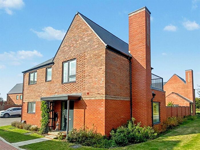 4 Bedroom Detached House For Sale In Hornbeam Way, Godalming, Surrey, GU7