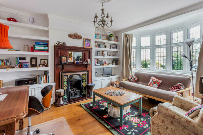 5 Bedroom Semi-Detached House To Rent In Ruskin Drive, Worcester Park, KT4