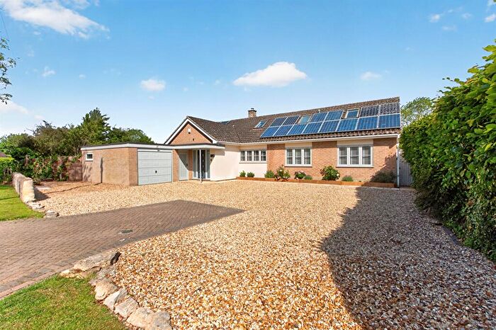 4 Bedroom Chalet For Sale In Mill Lane, Alwalton, Peterborough, PE7