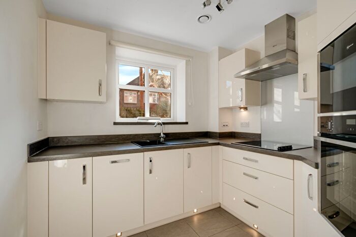 1 Bedroom Flat To Rent In Pinewood Gardens, Southborough, Tunbridge Wells, TN4