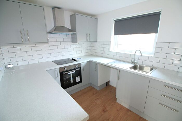 2 Bedroom Flat To Rent In Tonnelier Road, Nottingham, NG7