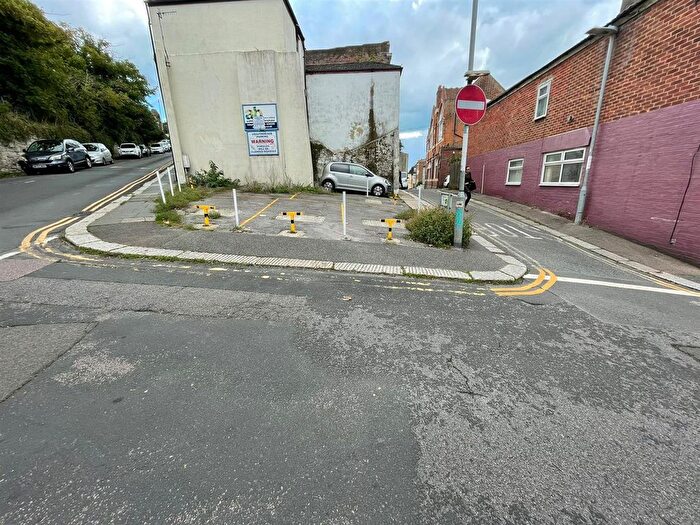 Garage / Parking To Rent In Stone Street, Hastings, TN34