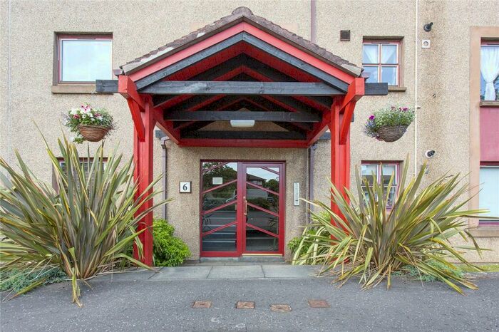 2 Bedroom Flat To Rent In North Werber Place, Edinburgh, EH4