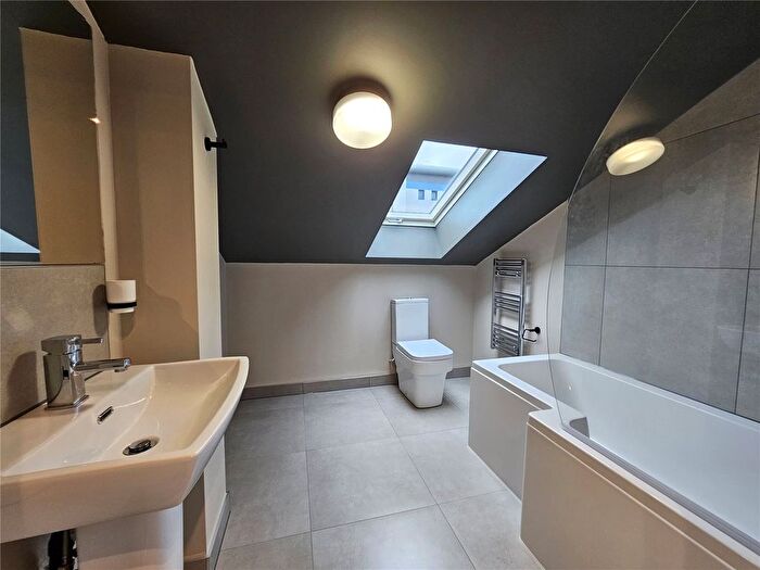 1 Bedroom Flat To Rent In Holgate Court, Western Road, Romford, RM1