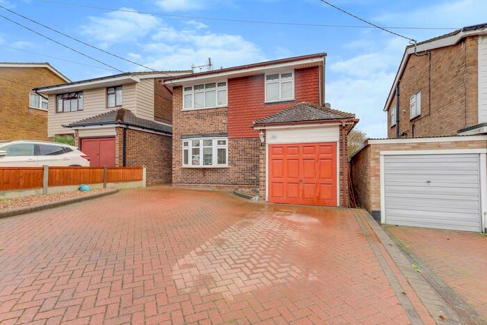4 Bedroom Detached House For Sale In Manor Road, Benfleet, SS7