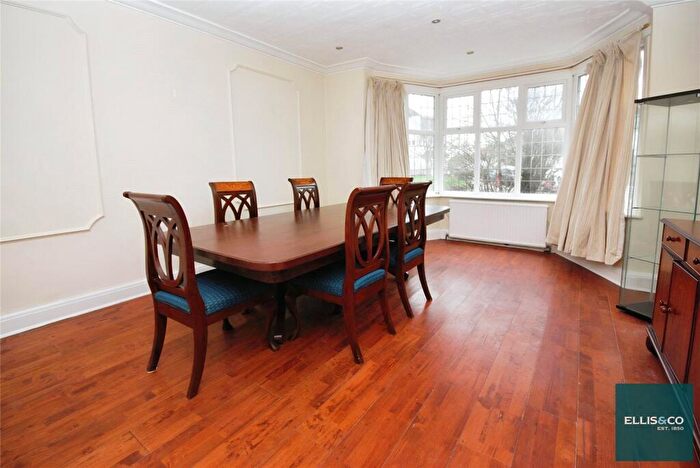 4 Bedroom Semi-Detached House To Rent In Highfield Avenue, Golders Green, NW11