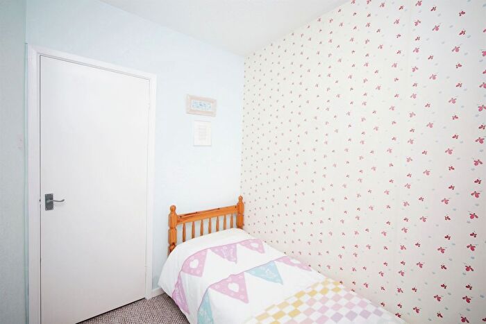 3 Bedroom End Of Terrace House For Sale In Bilbury Close, Walkwood, Redditch, B97