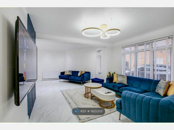 3 Bedroom End Of Terrace House To Rent In Pendula Drive, Hayes, UB4