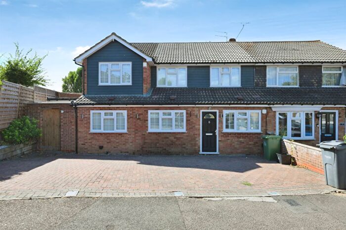 4 Bedroom Semi-Detached House For Sale In Lilliards Close, Hoddesdon, EN11