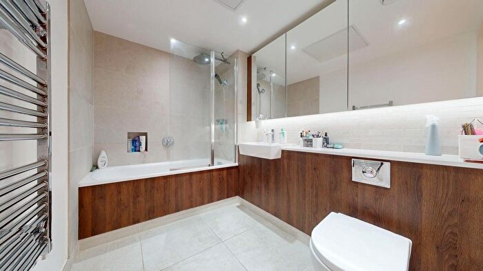 1 Bedroom Flat For Sale In Landmark Pinnacle, Marsh Wall, Canary Wharf, E14