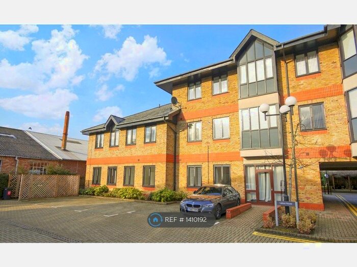 1 Bedroom Flat To Rent In Hanworth Lane Chertsey, Chertsey, KT16