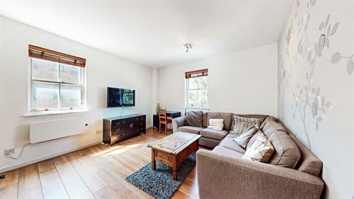 3 Bedroom Apartment To Rent In Wilton Court, Cavell Street, Whitechapel, E1