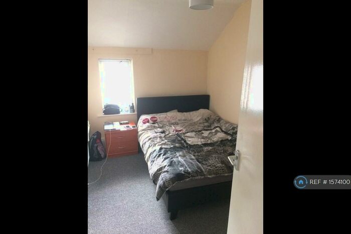 1 Bedroom Flat To Rent In Top Floor Rear, Cardiff, CF11