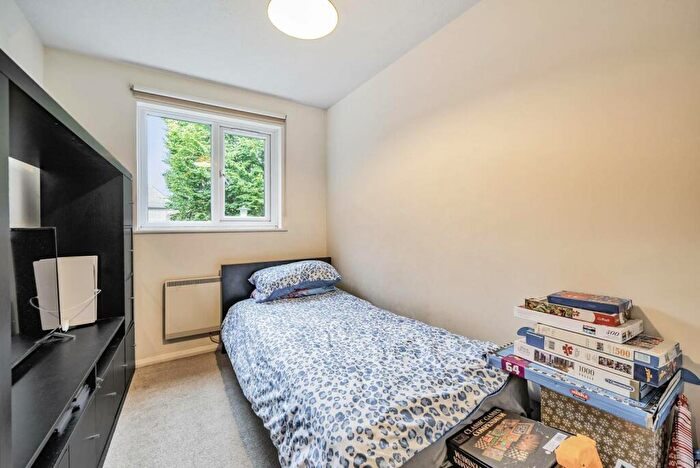 2 Bedroom Flat To Rent In Granville Place, Pinner, HA5