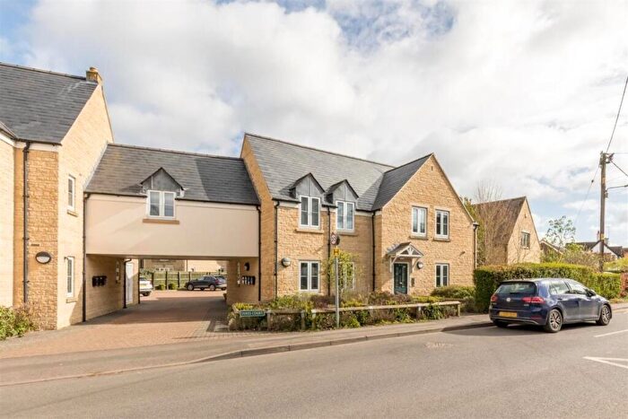 1 Bedroom Apartment For Sale In Dukes Court, Woodstock, OX20