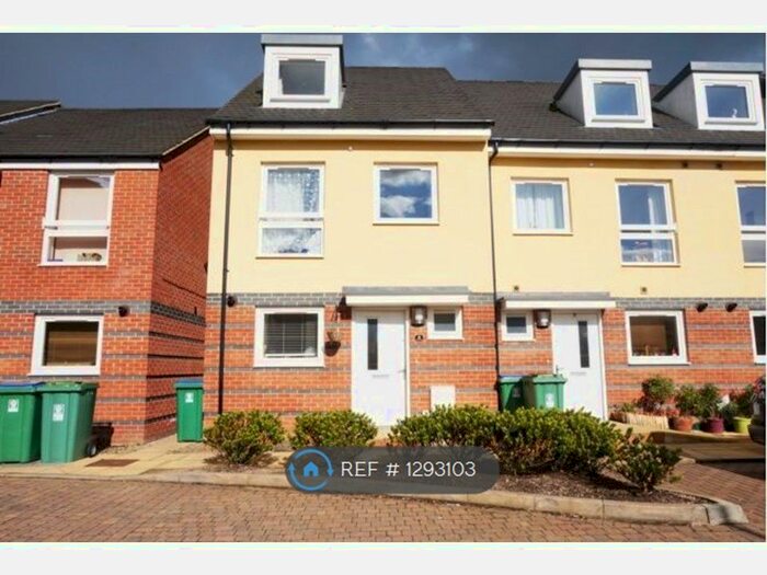 4 Bedroom Terraced House To Rent In Raven Close, Watford WD18
