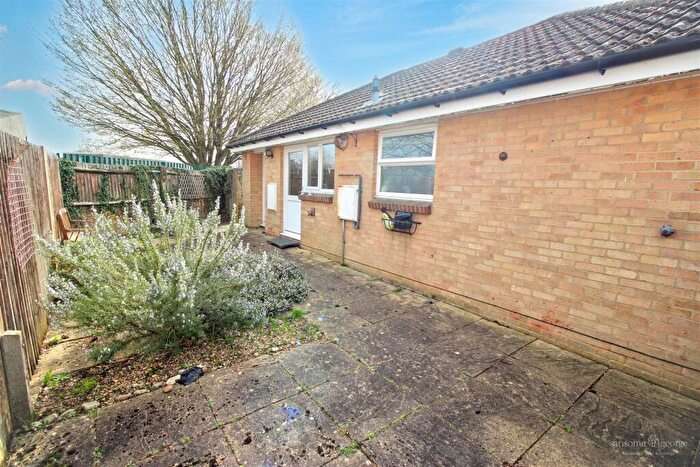 2 Bedroom Bungalow For Sale In Condor Close, Tilehurst, Reading, RG31