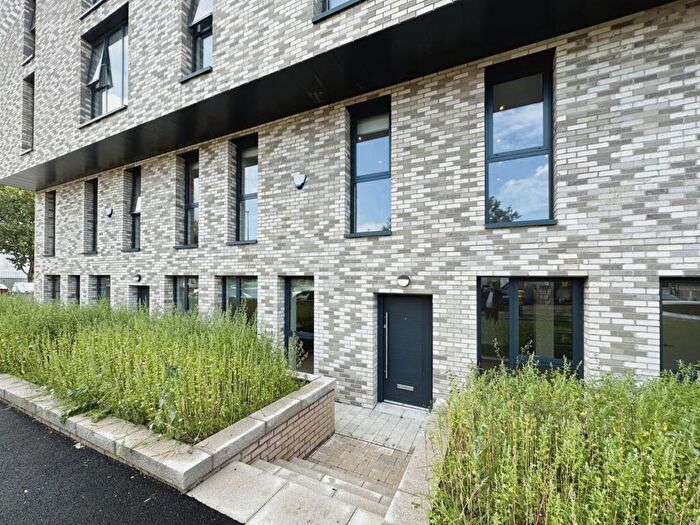 3 Bedroom Maisonette To Rent In Duncan Street, Salford, M5