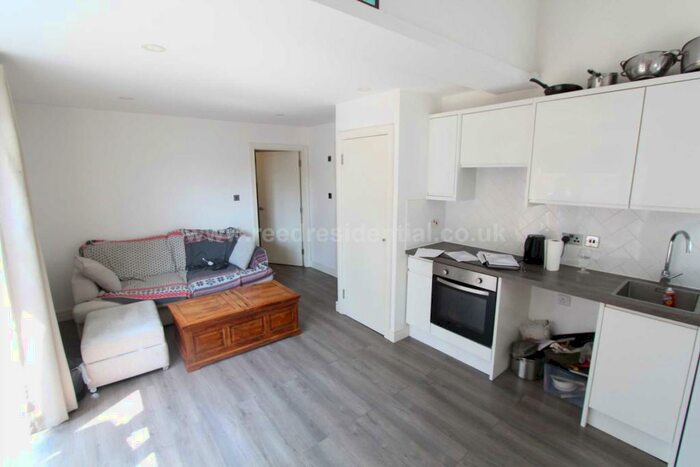 1 Bedroom Flat To Rent In High Street, Benfleet, SS7